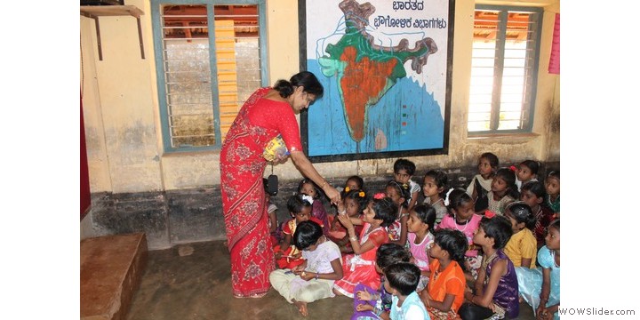 Distribution of pens and chocolates Distribution of pens and chocolates